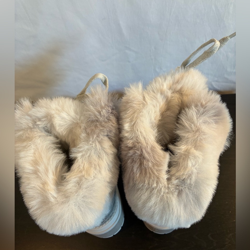 NWOB Lauren Lorraine silver boots block heel lug sole faux fur lace up 6.5 / 7 - Picture 5 of 10